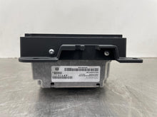 Load image into Gallery viewer, Radio Chrysler Pacifica 2018 - NW605409
