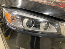 Load image into Gallery viewer, HEADLIGHT LAMP ASSEMBLY Kia Sorento 2016 16 2017 17 2018 18 Right - NW611536
