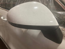 Load image into Gallery viewer, Side View Door Mirror Volkswagen Touareg 2013 - NW613529
