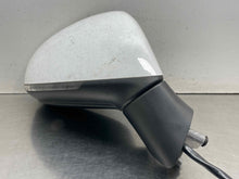 Load image into Gallery viewer, Side View Door Mirror Volkswagen Touareg 2013 - NW613529
