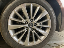 Load image into Gallery viewer, WHEEL RIM Q50 18 19 18x7-1/2 ALLOY 18x7-1/2, 5 lug, 4-1/2" - NW613865
