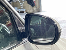Load image into Gallery viewer, SIDE VIEW DOOR MIRROR Kia Sorento 17 18 19 20 Right - NW615005
