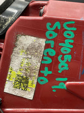 Load image into Gallery viewer, OUTER TAIL LIGHT LAMP Kia Sorento 2019 19 2020 20 Right - NW614857
