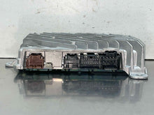 Load image into Gallery viewer, Radio   2020 - NW615614
