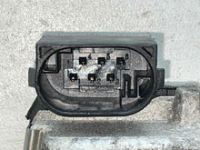Load image into Gallery viewer, THROTTLE BODY Porsche Cayenne Panamera 2003 03 04 05 06 08 09 10 11 12 13 - NW615792
