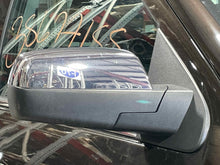 Load image into Gallery viewer, [INVENTORYCAR_YEAR_MAKE_MODEL] SIDE VIEW DOOR MIRROR Right - NW615135
