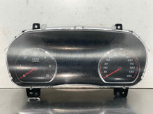 Load image into Gallery viewer, Speedometer Cluster GMC Yukon 2015 - NW616077
