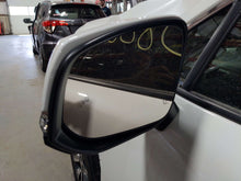 Load image into Gallery viewer, Side View Door Mirror   2022 - NW616328
