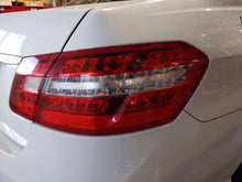 Load image into Gallery viewer, OUTER TAIL LIGHT LAMP E300 E350 E400 E550 E63 10 11 12 13 Right - NW617897
