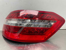 Load image into Gallery viewer, OUTER TAIL LIGHT LAMP E300 E350 E400 E550 E63 10 11 12 13 Right - NW617897
