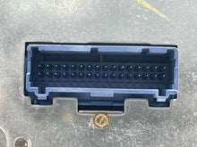 Load image into Gallery viewer, Radio Cadillac Eldorado 2000 - NW618597
