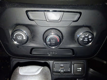 Load image into Gallery viewer, Temperature Controls Jeep Renegade 2019 - NW621352
