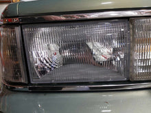 Load image into Gallery viewer, HEADLIGHT LAMP ASSEMBLY Lincoln Town Car 90 91 92 93 94 Right - NW622494
