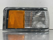 Load image into Gallery viewer, PARKLAMP Lincoln Town car 1990 90 1991 91 1992 92 1993 93 1994 94 Right - NW622398
