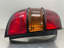 Load image into Gallery viewer, OUTER TAIL LIGHT LAMP Pontiac Vibe 03 04 05 06 07 08 Right - NW622985
