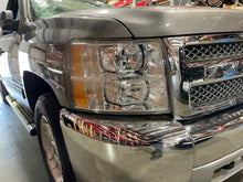 Load image into Gallery viewer, [INVENTORYCAR_YEAR_MAKE_MODEL] HEADLIGHT LAMP ASSEMBLY Right - NW623909
