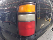 Load image into Gallery viewer, TAIL LIGHT LAMP ASSEMBLY Suburban 1500 Suburban 2500 Tahoe 04-06 Left - NW627518
