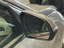 Load image into Gallery viewer, Side View Door Mirror Hyundai Sonata 2016 - NW628598
