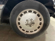 Load image into Gallery viewer, WHEEL 300E 420 350 560SEC 560SEL 16x6.5 88 89 90 91 - NW633277
