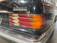 Load image into Gallery viewer, TAIL LIGHT LAMP ASSEMBLY 300cd 300ce 300d 300e 300sd 300sdl 81-91 Right - NW633364
