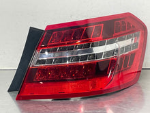 Load image into Gallery viewer, OUTER TAIL LIGHT LAMP E300 E350 E400 E550 E63 10 11 12 13 Right - NW634746
