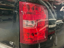 Load image into Gallery viewer, TAIL LIGHT LAMP Silverado 1500 Pickup Silverado 2500 07-14 Right - NW635967
