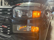 Load image into Gallery viewer, Headlight Lamp Assembly  SILVERADO 1500 PICKUP 2022 - NW635942
