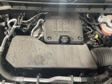 Load image into Gallery viewer, Engine Motor  SILVERADO 1500 PICKUP 2022 - NW636003
