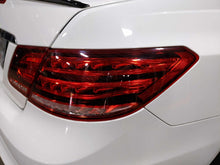 Load image into Gallery viewer, OUTER TAIL LIGHT LAMP E250 Van E250D E300 E350 E400 E550 E63 14-17 Right - NW638734
