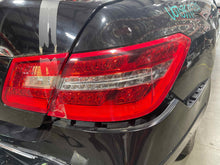 Load image into Gallery viewer, OUTER TAIL LIGHT LAMP E300 E350 E400 E550 E63 10 11 12 13 Right - NW638840
