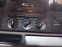 Load image into Gallery viewer, Temperature Controls  FORD F250SD PICKUP 2006 - NW641106
