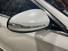 Load image into Gallery viewer, SIDE VIEW DOOR MIRROR E300 E350 E400 E550 17 18 19 20 Right - NW642169
