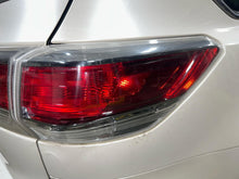 Load image into Gallery viewer, OUTER TAIL LIGHT LAMP Highlander 2014 14 2015 15 2016 16 Right - NW646415
