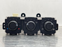 Load image into Gallery viewer, REAR TEMPERATURE CONTROLS Land Rover LR3 LR4 2005-2014 - NW654594
