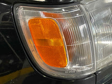 Load image into Gallery viewer, PARKLAMP 4 Runner 1996 96 1997 97 1998 98 Right - NW648608
