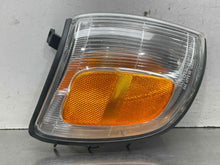 Load image into Gallery viewer, PARKLAMP 4 Runner 1996 96 1997 97 1998 98 Right - NW648608
