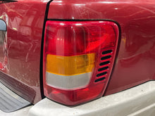 Load image into Gallery viewer, TAIL LIGHT LAMP ASSEMBLY Grand Cherokee 2003 03 2004 04 Right - NW650789
