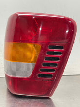 Load image into Gallery viewer, TAIL LIGHT LAMP ASSEMBLY Grand Cherokee 2003 03 2004 04 Right - NW650789
