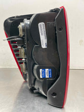 Load image into Gallery viewer, TAIL LIGHT LAMP ASSEMBLY Grand Cherokee 2003 03 2004 04 Right - NW650789

