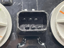 Load image into Gallery viewer, TAIL LIGHT LAMP ASSEMBLY Grand Cherokee 2003 03 2004 04 Left - NW650901
