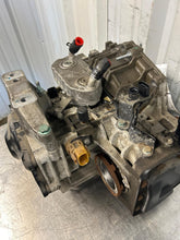 Load image into Gallery viewer, AUTOMATIC TRANSMISSION Beetle Golf Golf Cabriolet Golf Jetta 98-07 - NW654889
