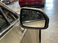 Load image into Gallery viewer, Side View Door Mirror Lincoln MKZ 2017 - NW656207
