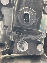Load image into Gallery viewer, OUTER TAIL LIGHT LAMP Grand Cherokee 14 15 16 17 18 19 20 Right - NW657422

