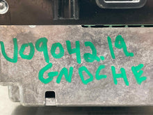 Load image into Gallery viewer, Radio  GRAND CHEROKEE 2019 - NW657309
