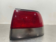 Load image into Gallery viewer, OUTER TAIL LIGHT LAMP Saab 9-3 99 00 01 02 03 Right - NW658665
