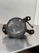 Load image into Gallery viewer, Fog Light Bonneville Sierra 1500 Yukon 1992 92 93 94 95 96 - 05 06 Right - NW661430
