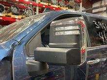 Load image into Gallery viewer, Side View Door Mirror  SILVERADO 2500 PICKUP 2020 - NW663198
