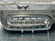 Load image into Gallery viewer, THROTTLE BODY Jaguar X Type 2005 05 2006 06 2007 07 08 - NW666109
