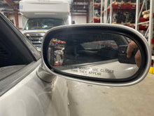 Load image into Gallery viewer, Side View Door Mirror Chevrolet Corvette 2004 - NW665452
