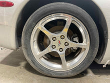 Load image into Gallery viewer, Wheel Rim Chevrolet Corvette 2004 - NW666381

